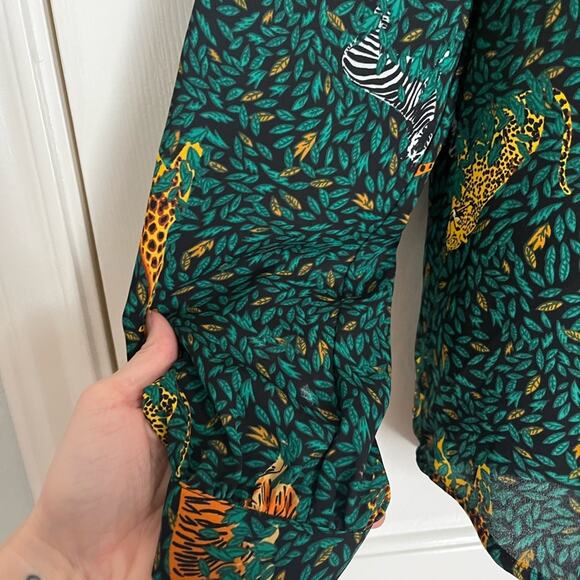 J. Crew Long Sleeve Button Down Neck Tie Blouse Animal Jungle Print Green XS - Picture 5 of 8